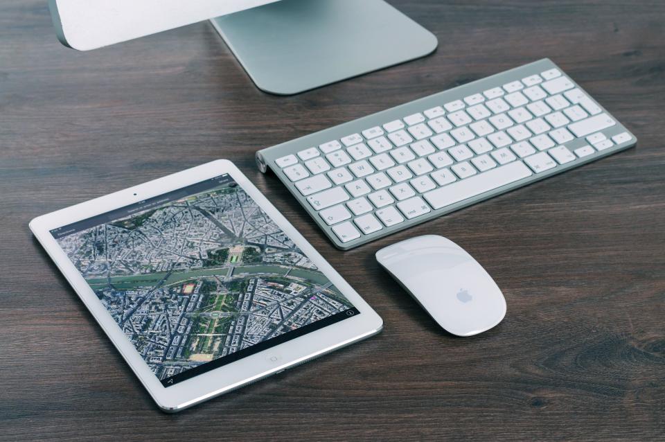地図を表示したタブレット端末